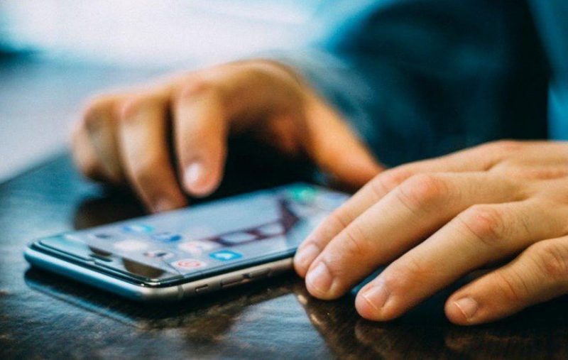 Фотография: 5 важных причин не брать смартфон в туалет №2 - BigPicture.ru
