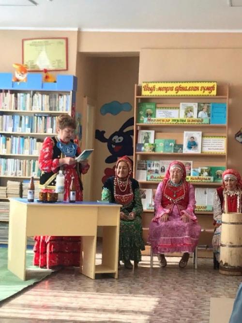 Кумыс - это полезный кисломолочный продукт, который обычно изготавливается из молока кобылы. 01 Кумыс - это полезный кисломолочный продукт, который обычно изготавливается из молока кобылы. 01