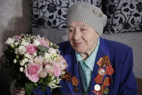 Поздравляю жительницу Валуек, ветерана великой отечественной войны Анну Ивановну Самойлову. 01