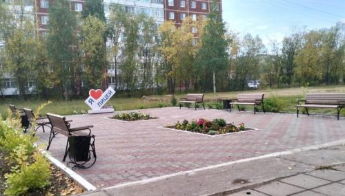 Лично проверил, как организовано питание учеников в лицее. 01