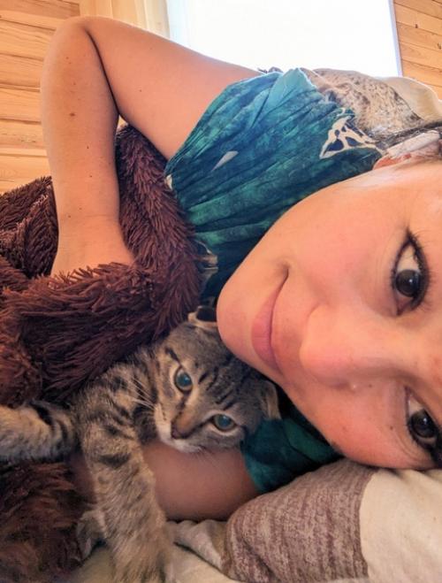 - мы вас можем положить, но места есть только в коридоре. - мы вас можем положить, но места есть только в коридоре.