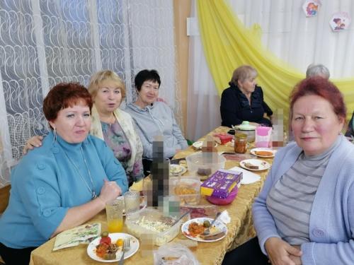 По традиции в последний ноябрьский выходной в России празднуется день матери. 02