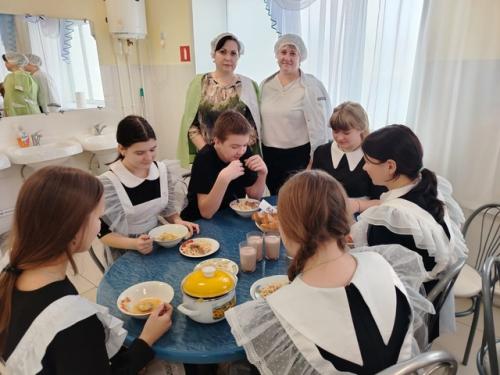 Тема школьного питания очень важна, поскольку имеет прямое отношение к здоровью детей. 02 Тема школьного питания очень важна, поскольку имеет прямое отношение к здоровью детей. 02