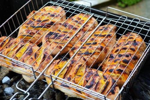 Какие низкокалорийные блюда из курицы можно приготовить на барбекю. Куриная грудка барбекю с апельсинами