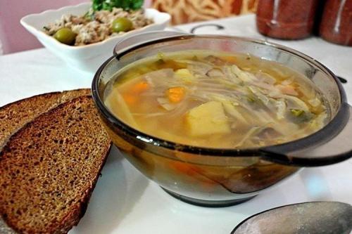 Какие блюда можно подавать к диетическому суп-пюре с курицей. Диетические супы: 20 вкусных рецептов приготовления
