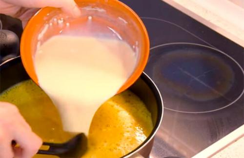 Можно ли использовать консервированную курицу для приготовления диетического суп-пюре с курицей. Нежный куриный суп-пюре со сливками, кабачком и яйцом