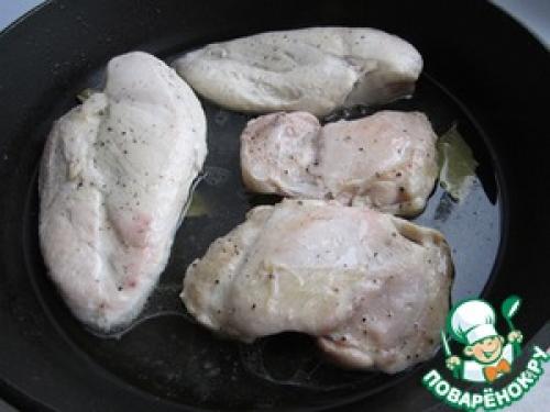 Можно ли использовать отварную куриную грудку без кожи для приготовления салатов. Куриное мясо для салатов