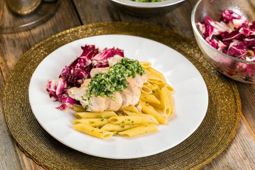 Как влияет отварная куриная грудка на работу организма. Про куриные грудки: польза и вред