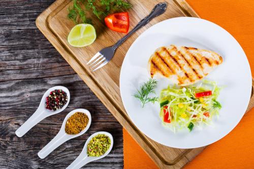 Как влияет отварная куриная грудка на работу организма. Про куриные грудки: польза и вред