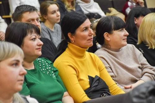 В городской школе номер 4 состоялось общешкольное собрание с родителями учеников начальных классов. 05