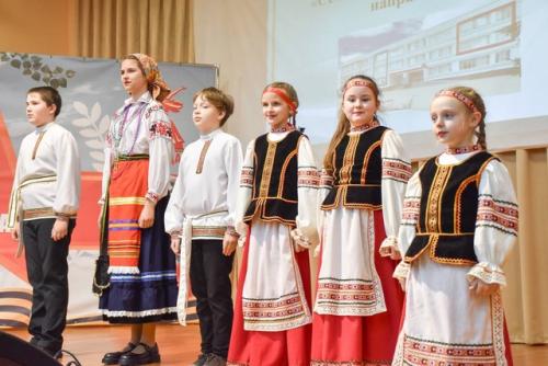 В городской школе номер 4 состоялось общешкольное собрание с родителями учеников начальных классов. 08