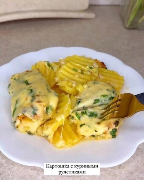 Сочный картофель с куриными рулетиками в духовке. Сочный картофель с куриными рулетиками в духовке.