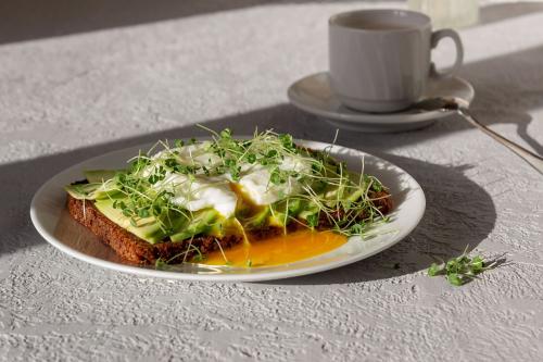 Какие советы по приготовлению блюд помогут сделать питание полезным и вкусным. Низкоуглеводный завтрак с пребиотическим акцентом